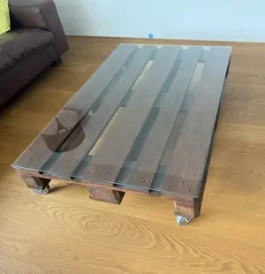 Einzigartiger Palettentisch mit Glasplatte   Upcycling-Design