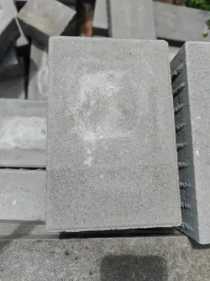 Pflasterstein zu verschenken