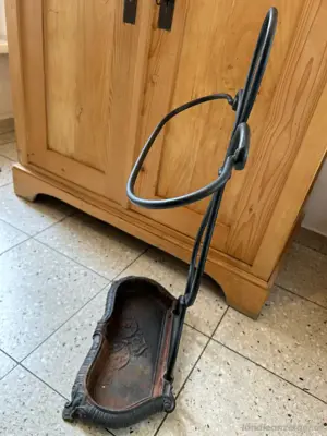 Alter Jugendstil Schirmständer Gusseisen Bild 2