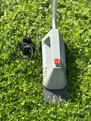 Gardena Akku-Grasschere inkl. Teleskopstiel und Ladegerät zu verschenken