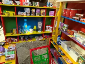 Großer Kinder Kaufladen mit viel Zubehör Bild 8