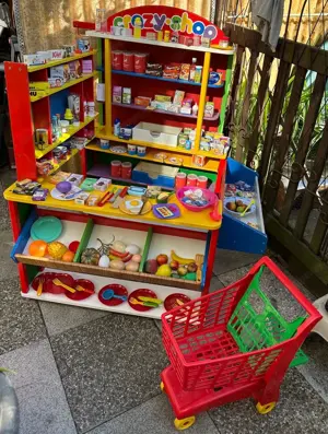 Großer Kinder Kaufladen mit viel Zubehör Bild 9