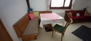 Eckbank (mit Tisch)