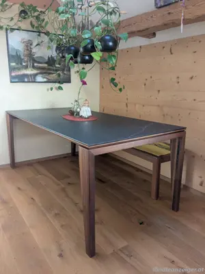 Designer-Esstisch aus Nussbaum mit Keramikplatte   190 x 95 cm