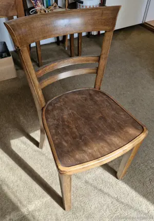 Stühle aus Holz