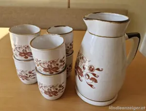 Krug mit Tassen