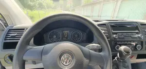VW T5 Caravelle mit Camping-Ausrüstung und Original-VW-Tauschmotor Bild 6
