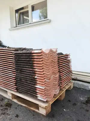 Dachziegel auf Paletten abzugeben Bild 4