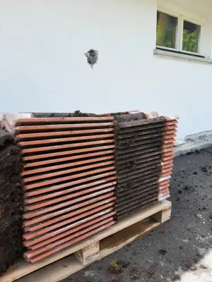 Dachziegel auf Paletten abzugeben