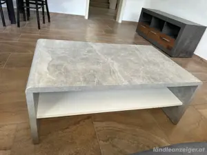 Wohnzimmertisch zu verkaufen   modern und gepflegt
