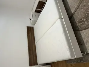 Bett mit Nachtische zu verkaufen 