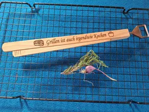 Grillzange mit Flaschenöffner gelasert mit verschiedenen Texten und Motiven Bild 6