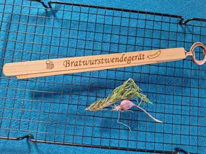 Grillzange mit Flaschenöffner gelasert mit verschiedenen Texten und Motiven Bild 7