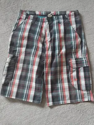 2x kurze hosen gr, m tom tailor +esprit 17,00  