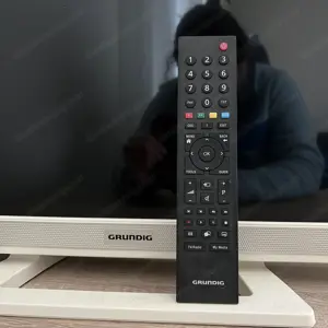 kleiner Grundig Fernseher Bild 2