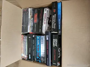 1 Schachtel voll mit Dvd's und Büchern abzugeben 