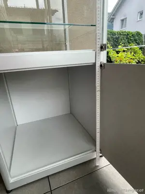 Glasvitrine Bild 5