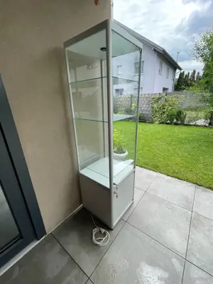 Glasvitrine Bild 2