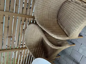 Rattan Stühle mit weißen Polster Bild 2