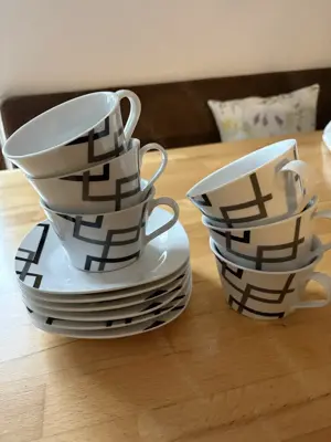 Kaffeetassen mit Untertassen