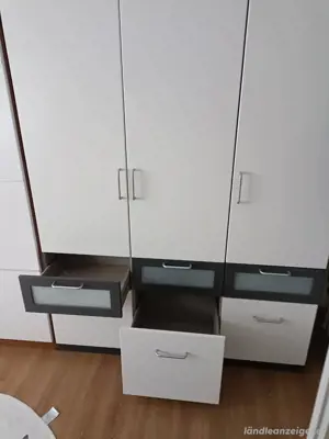 Kleiderschrank 