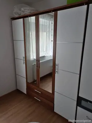 Kleiderschrank