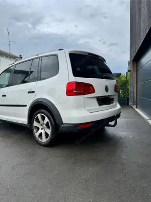 VW Touran Country 1,6 TDI DPF 7 Sitzer Kombi Bild 3