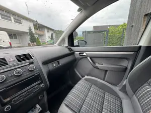 VW Touran Country 1,6 TDI DPF 7 Sitzer Kombi Bild 6