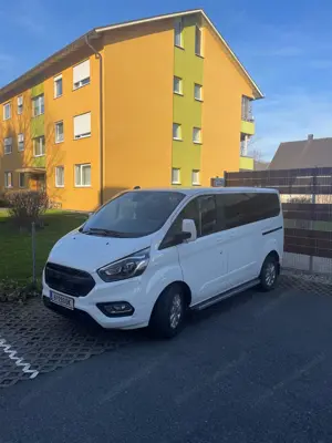 Ford Tourneo Hybrid Titanium Bild 2