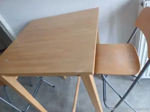 Stehtisch mit Hochstühlen Bild 2