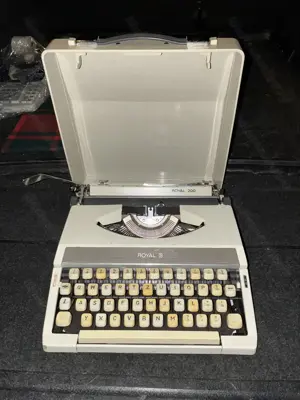 Schreibmaschine ROYAL mit Koffer
