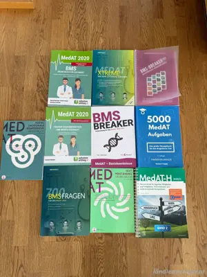 MED at Büchersammlung zur Vorbereitung auf die Aufnahmeprüfung