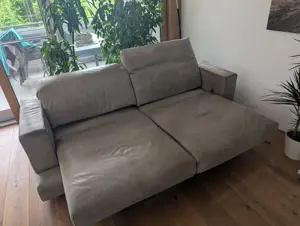  Echtleder-Couch in Warm Grey   Top-Zustand 