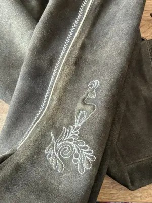 Lederhose bestickt - aus Ziegenvelours - unisex Bild 4