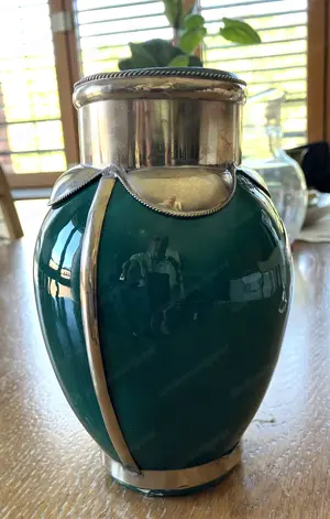 Vase Keramik grün glasiert mit Verzierung silber Bild 2