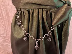 Dirndl 32-34 mit Knöpfen Bild 4