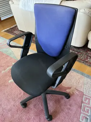 Bürostuhl mit Armlehnen schwarz blau für Teppichboden Bild 2