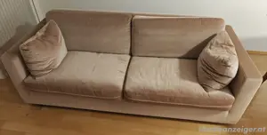Sofa mit Kissen Bild 2