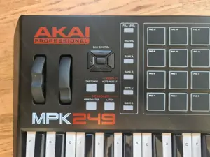 Akai MPK 249 (Midikeyboard)