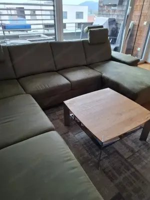 Ausziehbare Eckcouch mit elektrischer Ottomane Bild 2