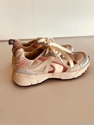 Sneaker von Zara