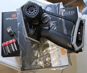 Spektrum DX6 Rugged Fernsteuerung + SR515 Empänger Bild 2