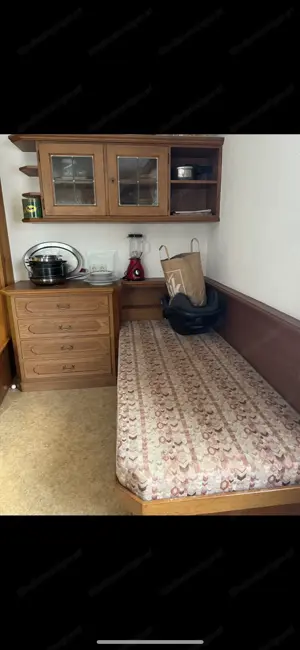 Gratis!!Bett Hängeschrank. Komplett 