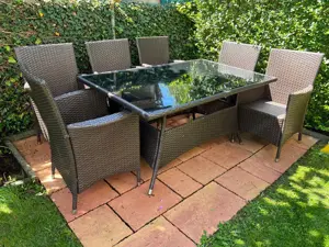 Gartentisch und Stühle Bild 3
