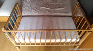 Gitterbett inkl. Matratze und Leintüchern Bild 2