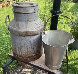 Milchkanne und Melkeimer Bild 2
