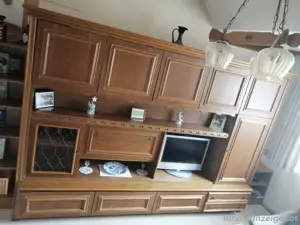 Wohnzimmerschrank mit Tisch Bild 2