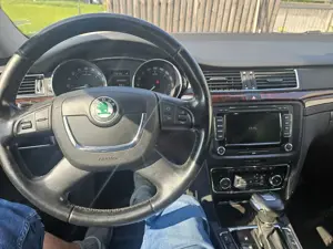 Skoda Superb 3T Modell 2011 Bild 9
