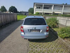 Skoda Superb 3T Modell 2011 Bild 8