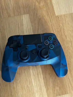 PS4 + Controller + Spiele Bild 2